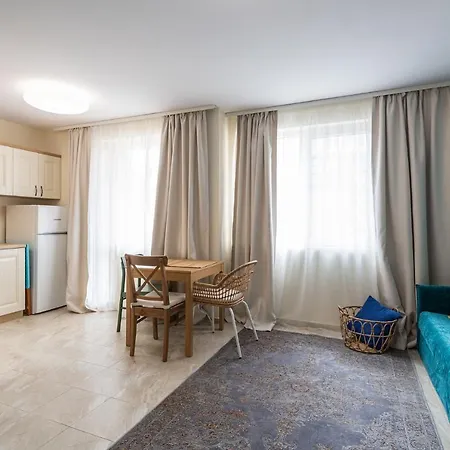 Turquoise Apartment *